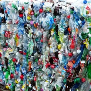 reciclaje contenedor plastico